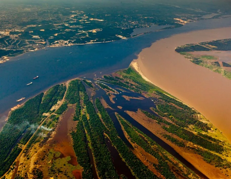 confluence Amazon and Rio Negro